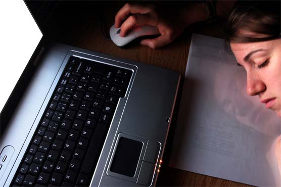 رات کی مصنوعی روشنی صحت پر تباہ کن اثرات چھوڑتی ہے : ریسرچ