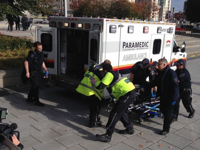 کینیڈا کی پارلیمنٹ کی عمارت میں مسلح افراد کی فائرنگ، فوجی زخمی، ایک حملہ آور ہلاک