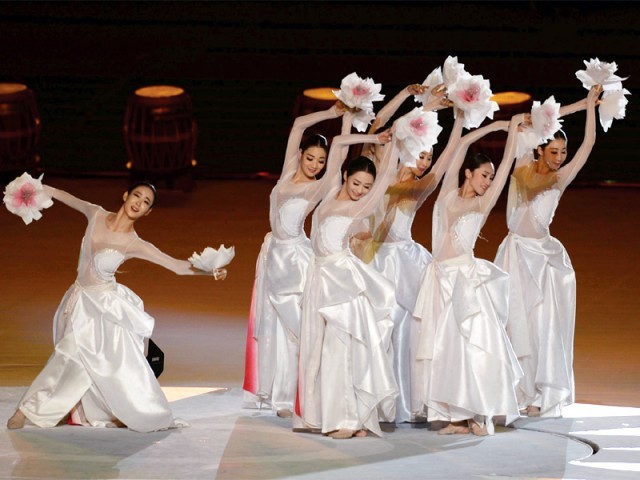 رنگ ونور کی برسات میں ’’پردہ‘‘ گر گیا