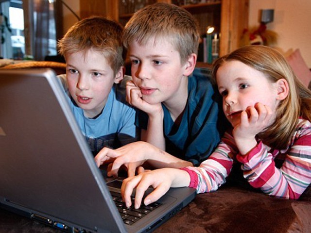 امریکا میں ہر 10 میں سے 9 بچے روزانہ سماجی رابطے کی سائٹ استعمال کرتے ہیں، سروے