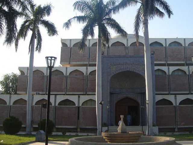 محکمہ تعلیم؛ سندھ یونیورسٹی سے ٹیسٹ پاس اسکول اساتذہ کا ریکارڈ نہ ہونے کا انکشاف