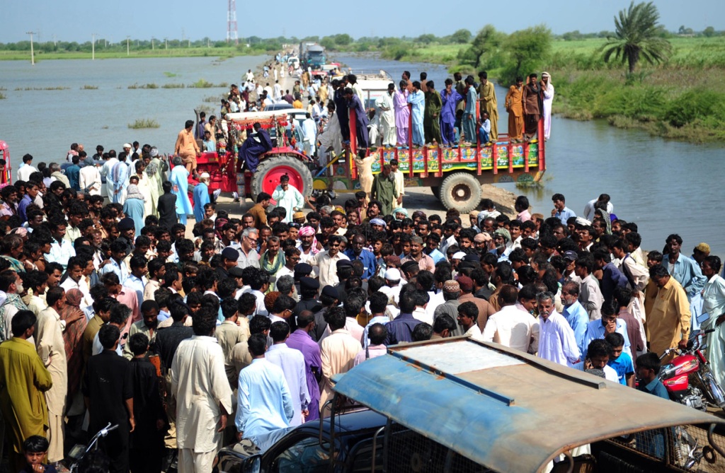پھالیہ: حکومتی امداد نہ ملنے پر سیلاب متاثرین کا احتجاج