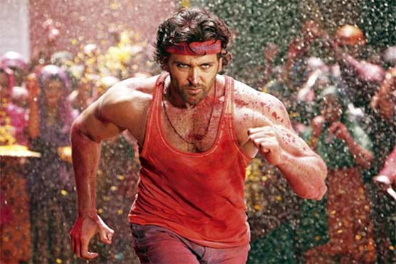 ریتک میں لگتا ہے ہڈیاں نہیں، کیا خوب ناچتا ہے : دھرمیندر