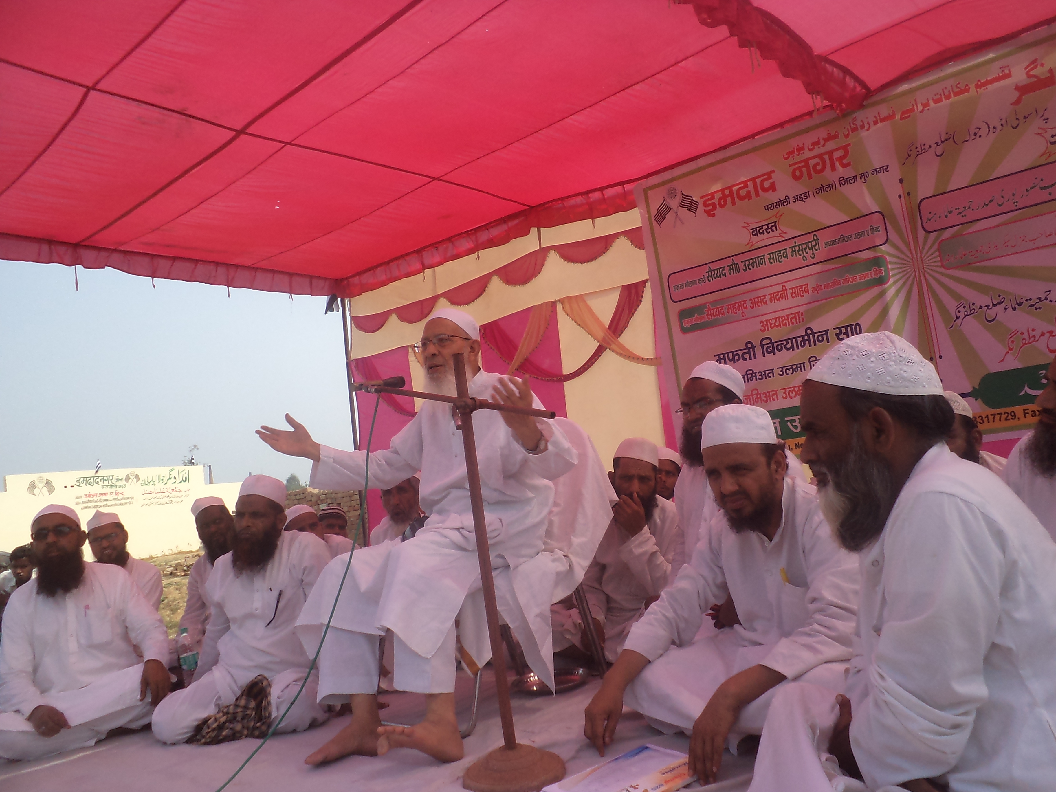 جماعت علماء ہند کی جانب سے مظفر نگر فساد میں بے گھر ہوئے عوام کو تعمیر شدہ مکانات کی چابیاں تقسیم