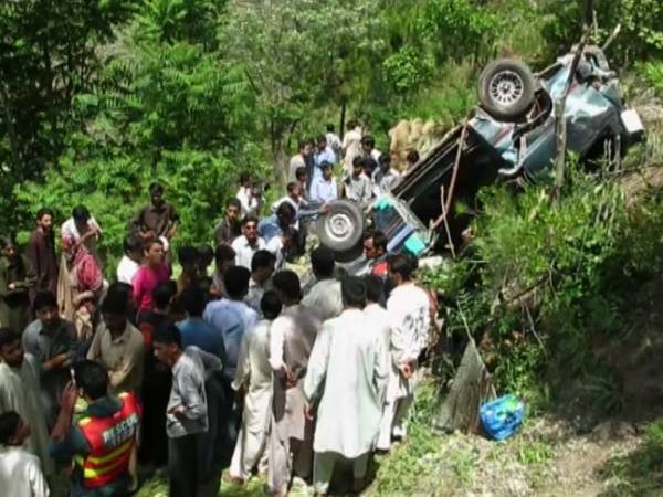 آزاد کشمیر :کنڈل شاہی سے جاگراں جانیوالی مسافر جیپ کھائی میں جاگری