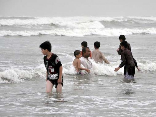 کمشنر کراچی نےعید الاضحیٰ کے دوران سمندر میں نہانے پر پابندی عائد کر دی