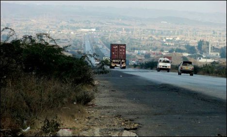 کراچی: پکنک پر جانے والے افراد کی بس اور دوگاڑیاں لوٹ لی گئیں