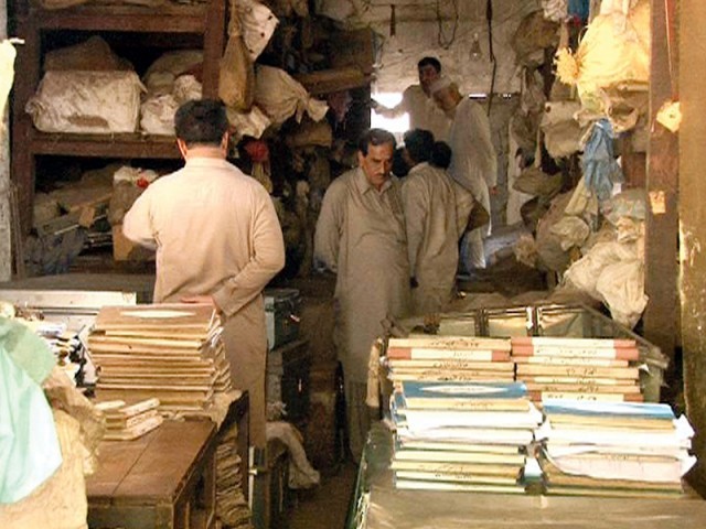 سٹی کورٹ کے مال خانے سے لاکھوں روپے، زیورات اور سامان چوری