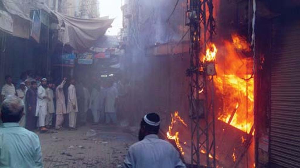 سکھر کے شاہی بازار میں میڈیکل اسٹور جل کر خاکستر