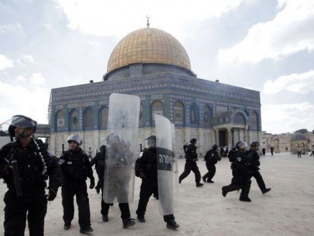 صیہونی فوج نے یہودیوں کے لئے مسلمانوں کا قبلہ اول میں داخلہ بند کر دیا