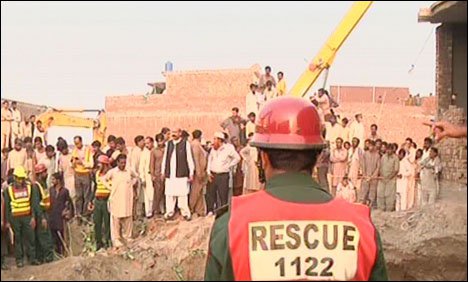 ملتان : تودے تلے دب جانے والے مزدور کی لاش نکال لی گئی