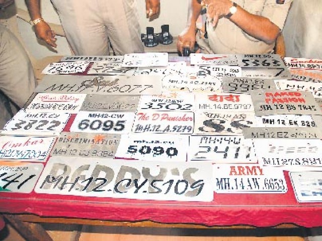 فینسی نمبر پلیٹ لگانے والی گاڑیوں اور موٹر سائیکلوں کے خلاف مہم شروع