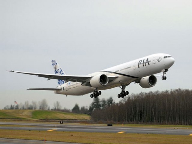 باکمال لوگ لاجواب سروس کی متعدد فضائی میزبان بیرون ملک جا کر گمُ ہو گئیں