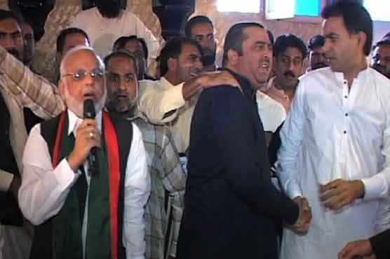 گوجرانوالہ : تحریک انصاف کے کارکنوں نے گو اعجاز گو کے نعرے لگا دیئے