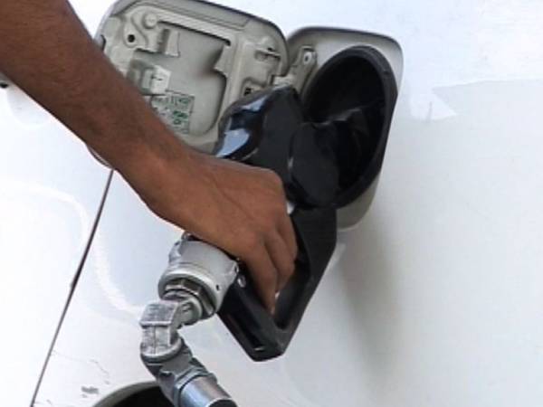 آج سے پیٹرول 2  روپے 94  پیسے اور ڈیزل 95  پیسے فی لیٹر سستا