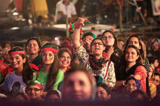 دھرنوں کے دو ماہ : حکومت اور دھرنے والوں سے زیادہ ملک نے کھویا