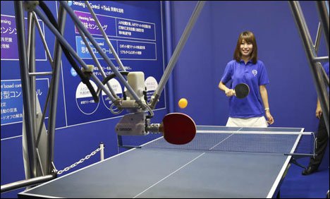 جاپان میں طرح طرح کے روبوٹس کی نمائش