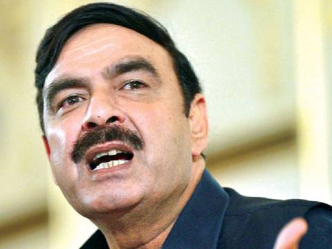 ملتان: لیگی کارکنوں کا شیخ رشید کیخلاف مظاہرہ، ہوٹل پر پتھرائو, گندے انڈے پھینکے