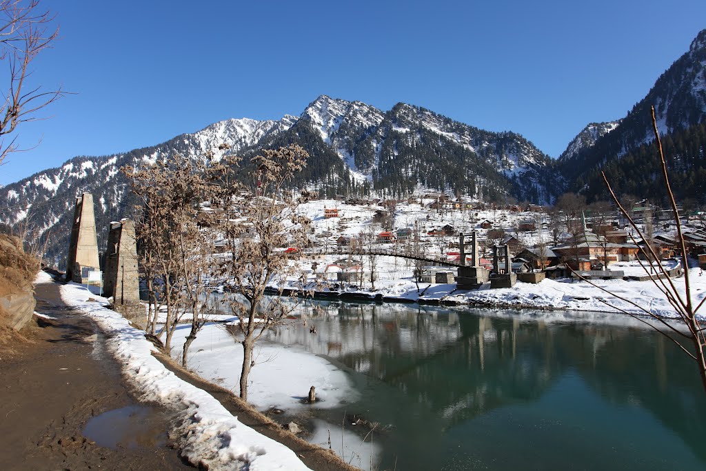 آزاد کشمیر کی وادی نیلم، لیپہ سمیت پہاڑی علاقوں میں برف باری