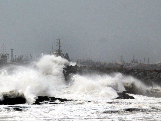 بھارت:’’ہد ہد‘‘ طوفان سے ہلاک ہونیوالوں کی تعداد 41 ہوگئی
