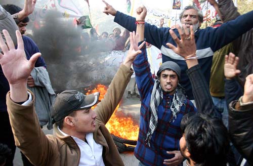 شاہدرہ، مقتول سوئی گیس ملازم کے لواحقین کا احتجاجی مظاہرہ