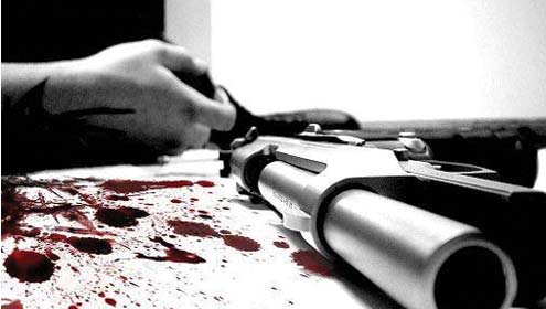 دو بچوں کی ماں نے خود کو گولی مار لی