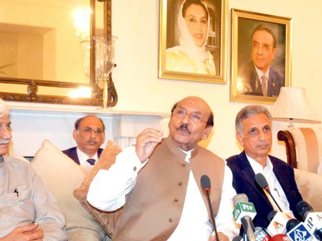 تھر میں بچے بھوک سے نہیں بلکہ غربت سے مرے ہیں، سید قائم علی شاہ