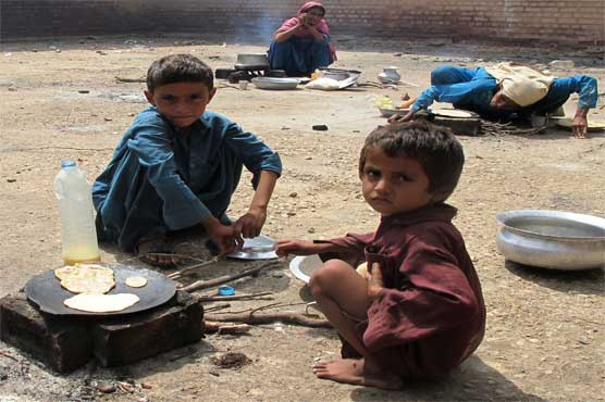 کسی بھی حال میں تھر کے مصیبت زدہ عوام کو اکیلا نہیں چھوڑیں گے۔حلیم عادل شیخ