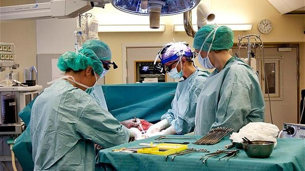 سویڈن : ٹرانسپلانٹ سے بچے کی پیدائش