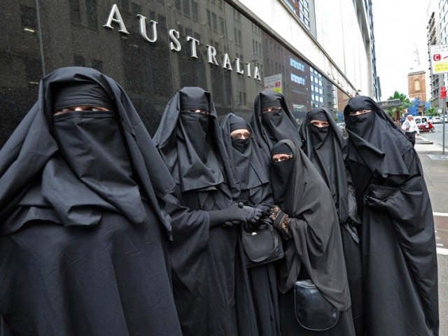آسٹریلین حکومت نے نقاب پوش خواتین کے پارلیمنٹ داخلے پر پابندی کا فیصلہ واپس لے لیا