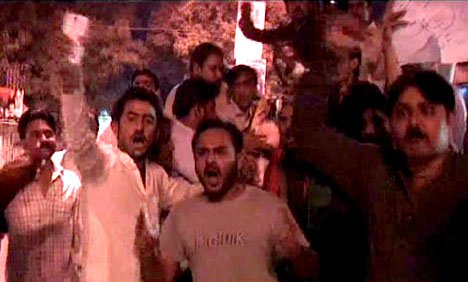 حیدرآباد: تحریک انصاف کےدفترمیں توڑ پھوڑ ، پارٹی پوسٹرز پھاڑ دیے گئے