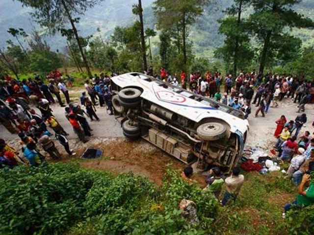 نیپال میں ہندو یاتریوں کی بس کھائی میں گرنے سے 29 افراد ہلاک، 67 زخمی