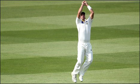 ابوظبی ٹیسٹ: آسٹریلوی ٹیم کے سر پر فالو آن کا خطرہ