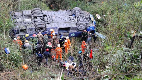 بھارت : مسافر بس کھائی میں جا گری، 14 ہلاک، 11 زخمی