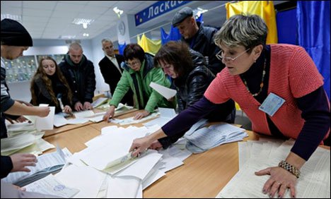 یوکرائن، دھاندلی کے الزامات کے بعد الیکشن نتائج کا اعلان ملتوی