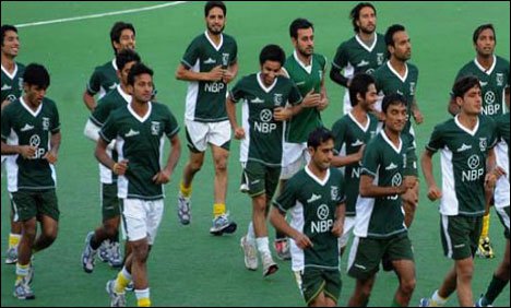 پنجاب حکومت کی طرف سے ہاکی ٹیم کو ديئے گئے چيک باؤنس