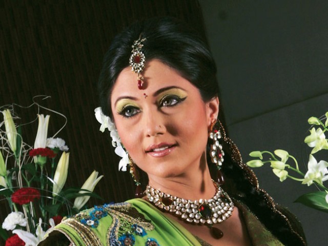 بھارتی اداکارہ سنگاپور میں زیورات چوری کرتی پکڑی گئی