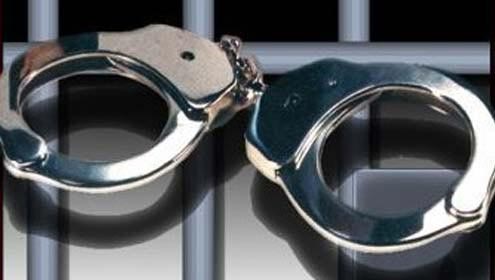 غیر قانونی اسلحہ، منشیات اور شراب برآمد، متعدد افراد گرفتار