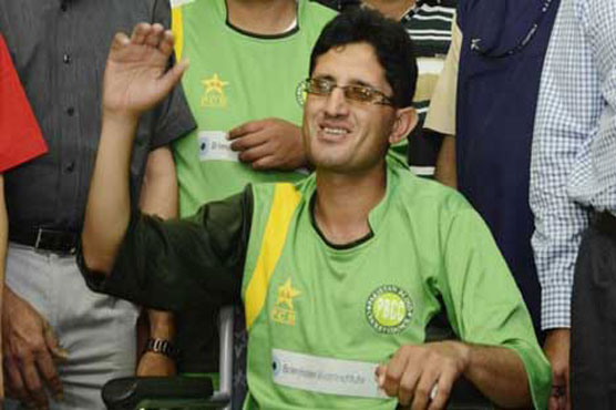بلائنڈ کرکٹ ٹیم کا دورہ آرمی پبلک سکول ، زخمی بچوں میں تحائف تقسیم کئے