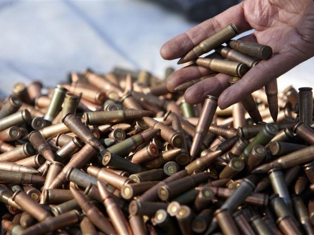 حافظ آباد میں پولیس نے کارروائی کر کے گولیوں سے بھری گاڑی پکڑ لی