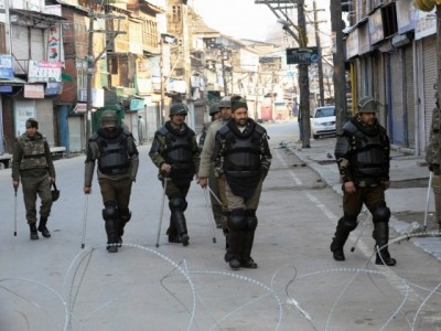 سرینگر: بھارتی پولیس کا وحشیانہ تشدد، متعدد زخمی