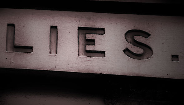 بڑے خلوص سے فریب کھاتے ہیں