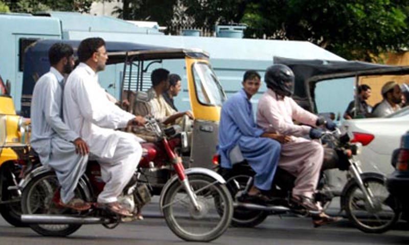 سندھ حکومت کا کراچی میں 31 دسمبر کو موٹر سائیکل کی ڈبل سواری پر پابندی لگانے کا فیصلہ
