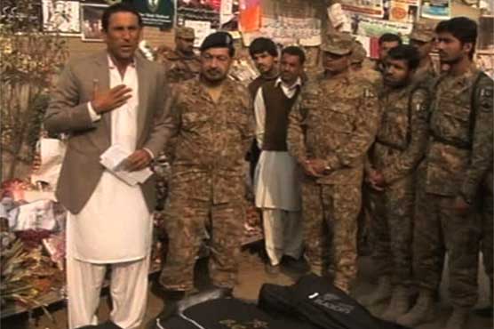 یونس خان کا پشاور آرمی پبلک سکول کا دورہ، شہدا کیلئے فاتح خوانی، اظہار افسوس