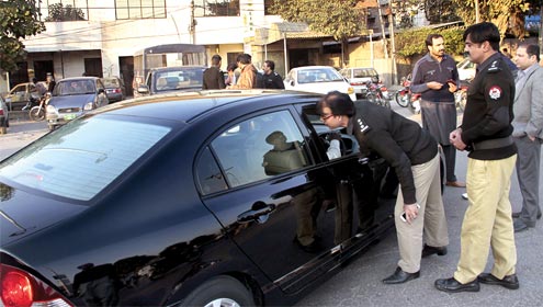 ٹوکن ٹیکس کی عدم ادائیگی 650 گاڑیوں کے کاغذات ضبط شہریوں اور ایکسائز عملے میں تکرار