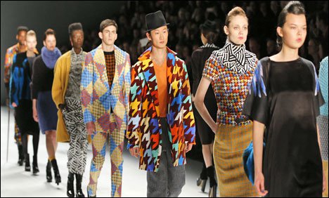 برلن:فیشن ویک کے تیسرے دن نت نئے ملبوسات کی نمائش