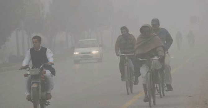 پنجاب کے اکثر علاقوں میں دھند کا راج، فلائٹ آپریشن معطل