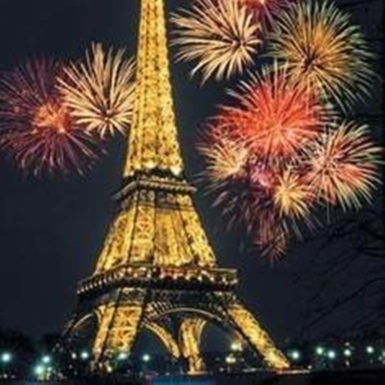 فرانس میں نیو ائیر کا شاندار استقبال کیا گیا