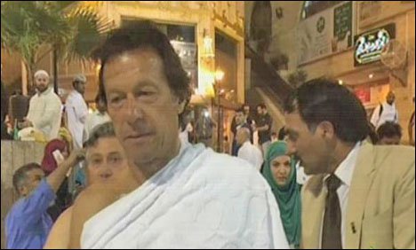عمران خان نے اہلیہ کے ہمراہ عمرے کی سعادت حاصل کرلی