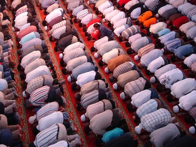 زُلف اُس کی عجب دام پھیلا گئی